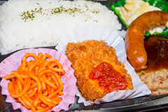 ハンバーグ弁当,ハンバーグ,バーグ,マカロニ,パスタ,コロッケ,スパゲッティ,ウィンナー,ポテサラ,ポテトサラダ,付け合わせ,弁当,べんとう,コンビニ,惣菜,焼き,洋食,ご飯,ごはん,hamburg,pasta,rice