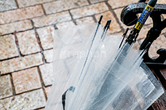 雨上がりのベンチ,雨上がり,雨の日,かさ,傘,雨傘,ビニ傘,使い捨て,散歩,雨,あめ,梅雨,つゆ,ベンチ,水滴,雨粒,小雨,rain,レイン,濡れ