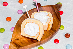ロールケーキ,ロール,ケーキ,砂糖,クリーム,cake,sweet,tea,fork,スイート,食後,デザート,スイーツ,菓子,甘い,焼き菓子,コンビニ,お菓子,おやつ,チョコ,チョコレート