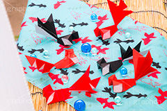 折り紙で金魚,金魚,出目金,折り紙,おりがみ,紙,ペーパークラフト,papercraft,kids,japan,fish,こども,子供,魚,祭り,夏,季語,風物詩,夏休み,工作,手作り,金魚すくい,ビー玉,サマー,summer,清涼