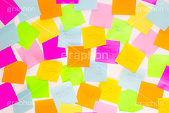 貼られた大量の付箋,付箋,ふせん,フセン,ステーショナリー,文具,文房具,事務,オフィス,貼る,しるし,印,カラフル,大量,たくさん,多い,仕事,オフィス,ビジネス,タスク,多忙,メモ,伝言,memo,office,business,task,desk