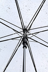 雨,あめ,梅雨,つゆ,水滴,雨粒,小雨,rain,レイン,雨上がり,ビニ傘,傘,かさ,使い捨て