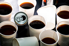 カフェイン中毒,カフェイン,依存症,依存,中毒,コーヒー,珈琲,coffee,caffeine,drink,ドリンク,飲み物,空き缶,紙コップ,飲料,寝不足,眠気,過剰,摂取,ヘルスケア