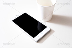 スマホと紙コップ,スマホ,スマフォ,スマートフォン,携帯,モバイル,mobile,フォン,phone,電話,通話,紙コップ,コップ,休憩,デジタル,ガジェット,gadget,digital,device,business,ビジネス,デバイス,電波,端末,液晶,画面,連絡,デバック,IT,通信