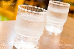 お冷,お水,ミネラルウォーター,飲み水,おひや,飲料,飲む,飲料水,カフェ,ガラス,ポット,冷たい,冷え,ドリンク,water,cafe,restaurant,レストラン,喫茶店,drink,飲み物