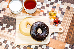 ベーグル,ブレックファースト,パン,朝食,bagel,breakfast,bread,healthy,milk,tea,chocolate,honey,maple,牛乳,紅茶,小麦粉,ヘルシー,チョコレート,シロップ,蜂蜜,はちみつ,ハチミツ,メープル,まな板