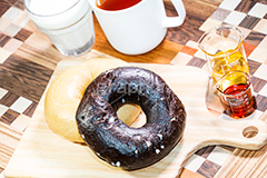 ベーグル,ブレックファースト,パン,朝食,bagel,breakfast,bread,healthy,milk,tea,chocolate,honey,maple,牛乳,紅茶,小麦粉,ヘルシー,チョコレート,シロップ,蜂蜜,はちみつ,ハチミツ,メープル,まな板