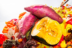秋の味覚ツートップ,ツートップ,秋の味覚,さつまいも,さつま芋,サツマイモ,芋,いも,イモ,秋,autumn,sweet potato,野菜,食材,焼き芋,焼いも,炭水化物,皮,落ち葉,かぼちゃ,カボチャ,南瓜,パンプキン,pumpkin,halloween,ハロウィン