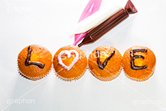 チョコペンでLOVE,カップケーキ,チョコレート,チョコペン,手作り,クッキング,デコペン,描く,書く,スイーツ,おやつ,sweet,スイート,甘い,ハート,はーと,LOVE,ラブ,らぶ,valentine,バレンタイン,イベント,告白,恋愛,失恋,恋,愛,菓子,お菓子,グルメ,クッキング,cooking,プリ画,自作,wedding,propose,whiteday,ウェディング,プロポーズ,行事,ホワイトデー,poem,ポエム,焼菓子,焼き菓子