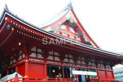 浅草,雷門,浅草寺,あさくさ,台東区,寺,お寺,参拝,お参り,東京都内最古,都内最古,ご本尊聖観世音菩薩,御宮殿,ごくうでん,不動明王,線香,煙,浴びる,香炉,大香炉,けむり,本堂,浅草 名所,浅草 観光,asakusa,japan,スポット,寺院