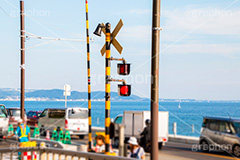 踏切と海,江ノ電,江ノ島電鉄,鎌倉,神奈川,踏切,踏み切り,海辺,アニメ,聖地,オープニング,電車,鉄道,train,電車/鉄道,名所