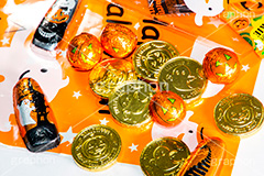 ハロウィンチョコレート,チョコレート,チョコ,ハロウィンのお菓子,ハロウィンパーティー,ハロウィン,ハロウィーン,はろうぃん,パーティー,お菓子,菓子,こども,子供,キッズ,イベント,スイーツ,秋,行事,トリート,コイン,トリックオアトリート,Halloween,party,kids,Treat,chocolate,coin