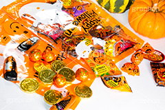 ハロウィンのお菓子,チョコレート,チョコ,キャンディ,飴,クッキー,ハロウィンパーティー,ハロウィン,ハロウィーン,はろうぃん,パーティー,お菓子,菓子,こども,子供,キッズ,イベント,スイーツ,秋,行事,トリート,コイン,ジャックオランタン,ジャックオーランタン,パンプキン,トリックオアトリート,Halloween,party,Treat,chocolate,coin,candy,cookie,pumpkin,kids