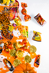 ハロウィンのお菓子,チョコレート,チョコ,キャンディ,飴,クッキー,ハロウィンパーティー,ハロウィン,ハロウィーン,はろうぃん,パーティー,お菓子,菓子,こども,子供,キッズ,イベント,スイーツ,秋,行事,トリート,コイン,ジャックオランタン,ジャックオーランタン,パンプキン,トリックオアトリート,Halloween,party,Treat,chocolate,coin,candy,cookie,pumpkin,kids