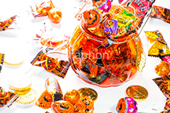 大収穫,ポット,チョコレート,チョコ,キャンディ,飴,クッキー,ハロウィンパーティー,ハロウィン,ハロウィーン,はろうぃん,パーティー,お菓子,菓子,こども,子供,キッズ,イベント,スイーツ,秋,行事,トリート,ジャックオランタン,ジャックオーランタン,パンプキン,コイン,coin,Treat,chocolate,candy,cookie,pumpkin,Halloween,party,kids