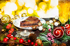 クリスマスパーティー,クリスマス,パーティー,CHRISTMAS,party,candle,キャンドル,オーナメント,ケーキ,チョコレート,チョコ,chocolate,wine,cake,dinner,illumination,イルミネーション,スパークリングワイン,ワイン,松ぼっくり,ディナー,キラキラ,スイーツ,デザート,dessert,winter,冬
