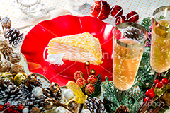 クリスマススイーツ,スイーツ,デザート,ケーキ,ミルフィーユ,層,クリスマスパーティー,クリスマス,パーティー,millefeuille,dessert,cake,CHRISTMAS,party,オーナメント,wine,dinner,スパークリングワイン,ワイン,ディナー,キラキラ,泡,乾杯,winter,冬