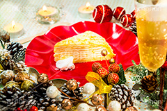 クリスマススイーツ,スイーツ,デザート,ケーキ,ミルフィーユ,層,クリスマスパーティー,クリスマス,パーティー,millefeuille,dessert,cake,CHRISTMAS,party,オーナメント,wine,dinner,スパークリングワイン,ワイン,ディナー,キラキラ,泡,乾杯,キャンドル,candle,winter,冬