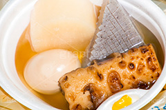 コンビニおでん,おでん,温か,ホット,ダイエット,和食,日本食,コンビニ,からし,辛子,たまご,卵,こんにゃく,コンニャク,蒟蒻,だいこん,大根,ちくわ,竹輪,だし,出汁,汁,冬,あったか,diet,japan