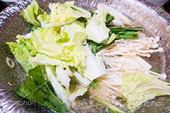 鍋用野菜,野菜,とうふ,豆腐,エノキ,えのきだけ,きのこ,キノコ,白菜,ニラ,ねぎ,ネギ,葱,鍋,なべ,しゃぶしゃぶ,和食,日本食,日本料理,japan