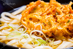 かき揚げうどん,かき揚げ,かきあげ,揚げ,うどん,饂飩,ウドン,だし,出汁,ダシ,小麦粉,日本料理,日本食,和食,つゆ,麺料理,麺類,コンビニ,湯気,japan,ファーストフード,ファストフード