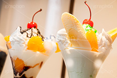パフェの食品サンプル,パフェ,デザート,喫茶店,食品サンプル,見本,サンプル,偽物,甘味,おやつ,フルーツ,クリーム,チョコ,バナナ,さくらんぼ,スイーツ,店頭,japan,dessert,fruit,sweet