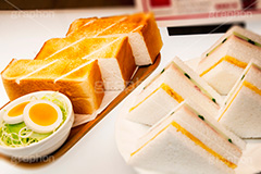 モーニングの食品サンプル,喫茶店,モーニング,朝食,ブレックファースト,トースト,パン,サラダ,食品サンプル,見本,サンプル,偽物,サンドイッチ,サンドウィッチ,店頭,breakfast,japan,salad