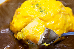オムカレー,オムライス,卵,たまご,半熟,カレー,カレーライス,カリー,辛い,スパイス,ご飯,ライス,パセリ,湯気,スプーン,洋食,curry,japan,parsley