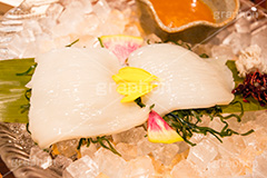 いかそうめん,イカそうめん,イカ,いか,さしみ,刺し身,刻みのり,冷,氷,わさび,ワサビ,山葵,つまみ,細切り,居酒屋,日本料理,日本食,和食,歯ごたえ,わかめ,ワカメ,おつまみ,japan