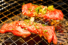 焼肉,焼き肉,やきにく,炭火,焼く,にく,肉,網,食べ放題,肉食,直火,タレ,漬けだれ,カルビ,松坂牛,霜降り,ねぎ,ネギ
