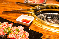 焼肉の準備,準備,焼肉,焼き肉,やきにく,炭火,焼く,にく,肉,網,食べ放題,肉食,直火,トング,タレ,カルビ,松坂牛,霜降り,ねぎ,ネギ