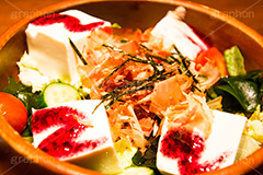 豆腐サラダ,サラダ,さらだ,salad,かつお節,鰹節,シソ,ワカメ,トマト,前菜,healthy,ヘルシー,大豆,レタス,キュウリ,きゅうり