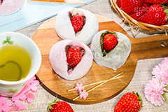 春のスイーツ,いちご大福,苺大福,イチゴ大福,大福,餅,もち,おもち,だいふく,あんこ,いちご,苺,イチゴ,和菓子,日本料理,菓子,お菓子,スイーツ,おやつ,スイート,甘い,デザート,和,和風,甘味,グルメ,春,旬,串,楊枝,かご,籠,カゴ,お茶請け,お茶,緑茶,さくら,桜,パステル,和食,sweet,strawberry,japan,dessert,spring,pastel