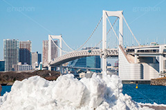 お台場の雪化粧,お台場,台場,東京都港区台場,東京臨海副都心,御台場,東京湾,港区,レインボーブリッジ,橋,冬,雪,雪化粧,積もる,青空,東京,DAIBA,winter,snow,tokyo