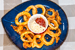 イカリング,イカ,いか,イカの唐揚げ,イカ揚げ,いかの唐揚げ,唐揚げ,揚げ物,ケチャップ,マヨネーズ,ディップ,おかず,惣菜,つまみ,おつまみ,オードブル