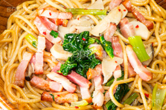ベーコンとキノコの和風パスタ,パスタ,ベーコン,ほうれん草,ホウレンソウ,きのこ,キノコ,醤油,しょうゆ,和風,洋食,麺料理,麺類,コンビニ,pasta