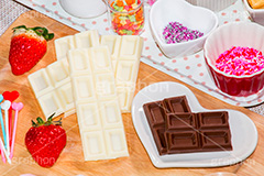 バレンタインの準備,バレンタイン,チョコレート,chocolate,valentine,kitchen,cooking,strawberry,キッチン,クッキング,調理,菓子,お菓子,手作り,いちご,苺,イチゴ,トッピング,デコレーション,告白,愛,恋,恋愛,ラブ,らぶ,LOVE,支度,準備,板チョコ,ホワイトチョコ,女子力,ガーリー,食材,材料,sweet,甘い,スイーツ,ホワイトデー