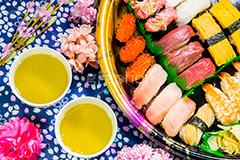 お花見,花見,春,お茶,緑茶,japan,spring,春,和,和風,にぎり,寿司,握り寿司,海老,えび,エビ,いくら,イクラ,いか,イカ,マグロ,たまご,玉子,アナゴ,あなご,穴子,ネギトロ,軍艦,のり,海苔,さくら,桜