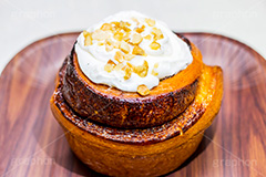 シナモンロール,シナモン,ナッツ,パン,焼き,ぱん,クリーム,バター,おやつ,デザート,朝食,ピクニック,picnic,morning,cream,bread,butter,dessert,nuts,甘い,スイーツ,菓子パン