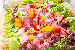 ローストビーフ・サラダ,ローストビーフ,サラダ,洋食,ヘルシー,ダイエット,牛肉,肉,ビーフ,レタス,パプリカ,beef,healthy,diet,salad,lettuce,paprika