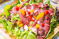 ローストビーフ・サラダ,ローストビーフ,サラダ,洋食,ヘルシー,ダイエット,牛肉,肉,ビーフ,レタス,パプリカ,beef,healthy,diet,salad,lettuce,paprika
