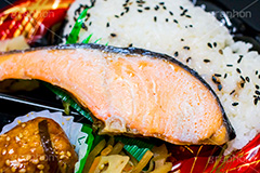 焼き鮭弁当,鮭,シャケ,しゃけ,焼き,焼き魚,ご飯,ごま,ゴマ,胡麻,弁当,お弁当,惣菜,お惣菜,和食,日本食