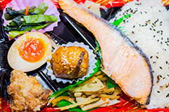 焼き鮭弁当,鮭,シャケ,しゃけ,焼き,焼き魚,ご飯,ごま,ゴマ,胡麻,弁当,お弁当,惣菜,お惣菜,和食,日本食