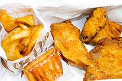 フライドチキン,チキン,フライ,鶏,もも,ジューシー,揚げ,衣,ファーストフード,ファストフード,あつあつ,熱々,アツアツ,洋食,サクサク,カロリー,ジャンクフード,chicken,pie,ポテト,フライドポテト,パイ,脂,脂質,肉