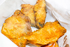フライドチキン,チキン,フライ,鶏,もも,ジューシー,揚げ,衣,ファーストフード,ファストフード,あつあつ,熱々,アツアツ,洋食,サクサク,カロリー,ジャンクフード,chicken,湯気,脂,脂質,肉