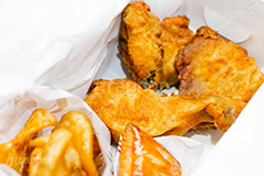 フライドチキン,チキン,フライ,鶏,もも,ジューシー,揚げ,衣,ファーストフード,ファストフード,あつあつ,熱々,アツアツ,洋食,サクサク,カロリー,ジャンクフード,chicken,pie,ポテト,フライドポテト,パイ,脂,脂質,肉,ジャンクフード