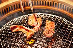 焼肉,焼き肉,やきにく,炭火,焼く,にく,肉,網,肉食,直火,煙,焦げ,油,トング