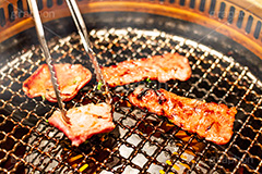 焼肉,焼き肉,やきにく,炭火,焼く,にく,肉,網,肉食,直火,煙,焦げ,油,トング