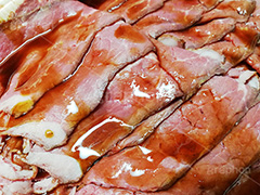 タレのかかったローストビーフ,ローストビーフ,つまみ,おつまみ,洋食,牛肉,肉,ビーフ,beef,赤身,タレ,脂,脂質,スマホ撮影