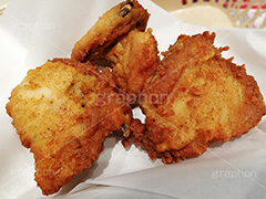 チキン,フライドチキン,フライ,鶏,もも,ジューシー,揚げ,衣,ファーストフード,ファストフード,あつあつ,熱々,アツアツ,洋食,サクサク,カロリー,ジャンクフード,チェーン店,chicken,脂,脂質,スマホ撮影,肉